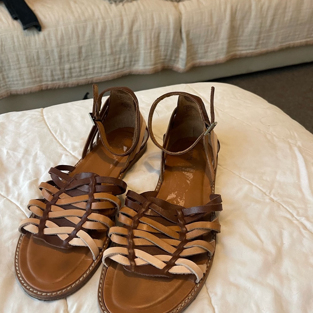 Sandals size 10
